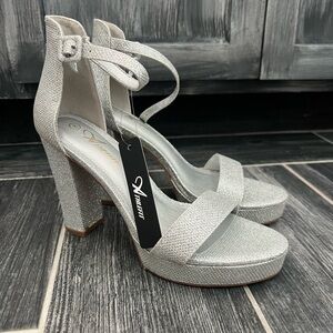 NWT Athlefit Silver Open Tor Platform Heels